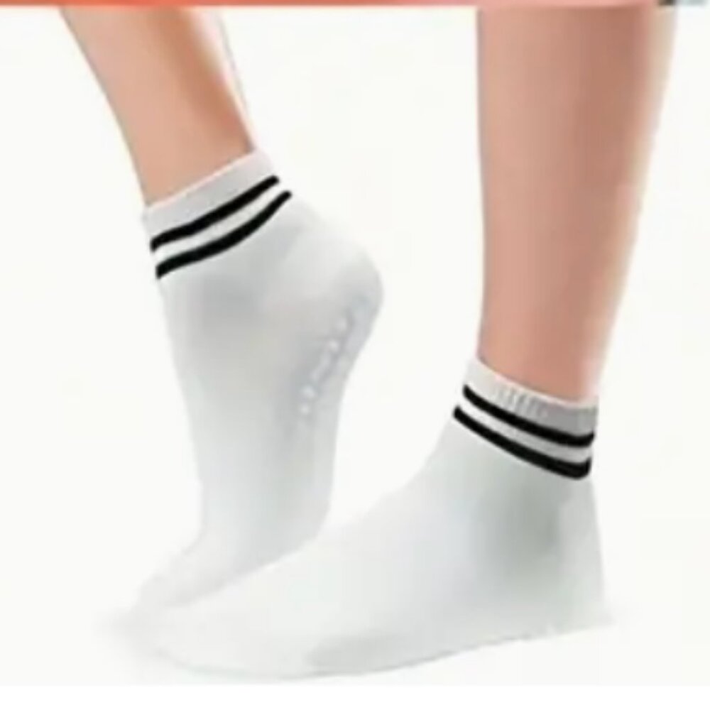 Callie Lives Yoga Grip Ankle Socks for Pilates, Ballet, or Loungewear Medium - Picture 6 of 7